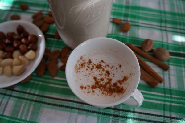 DSC00240-Almond-milk-Optm