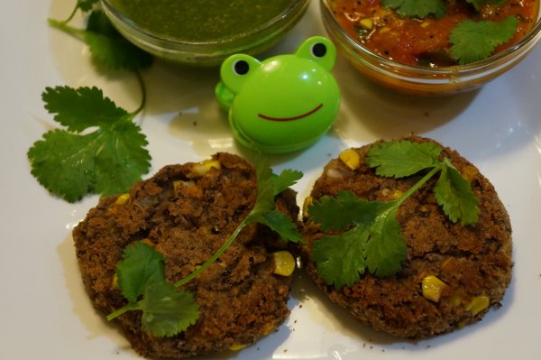 DSC00290-Burger-w-Chutneys-Optm